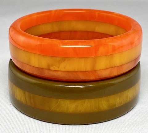 BB498 chunky khaki green or orange marmalade with butterscotch laminate bakelite bangles